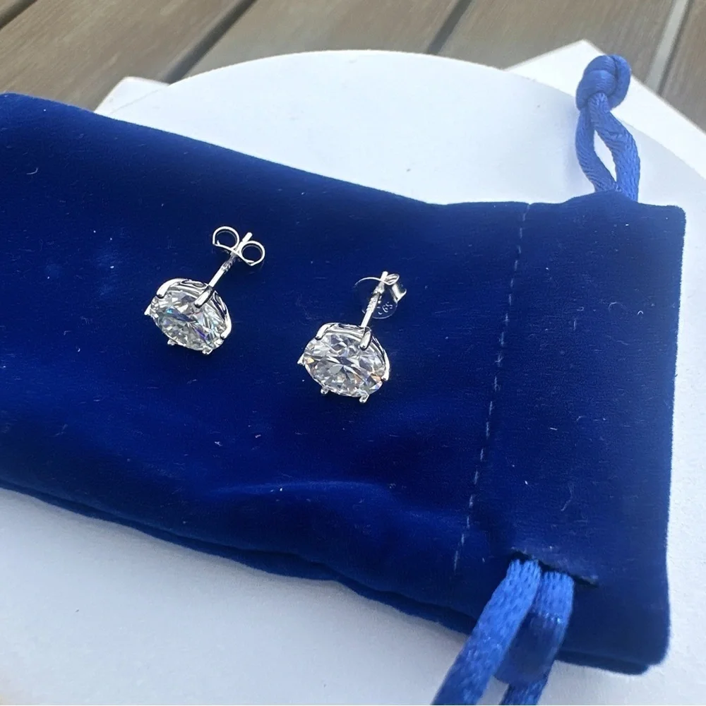 Moissanite Round Earrings 2CT with Blue Pouch